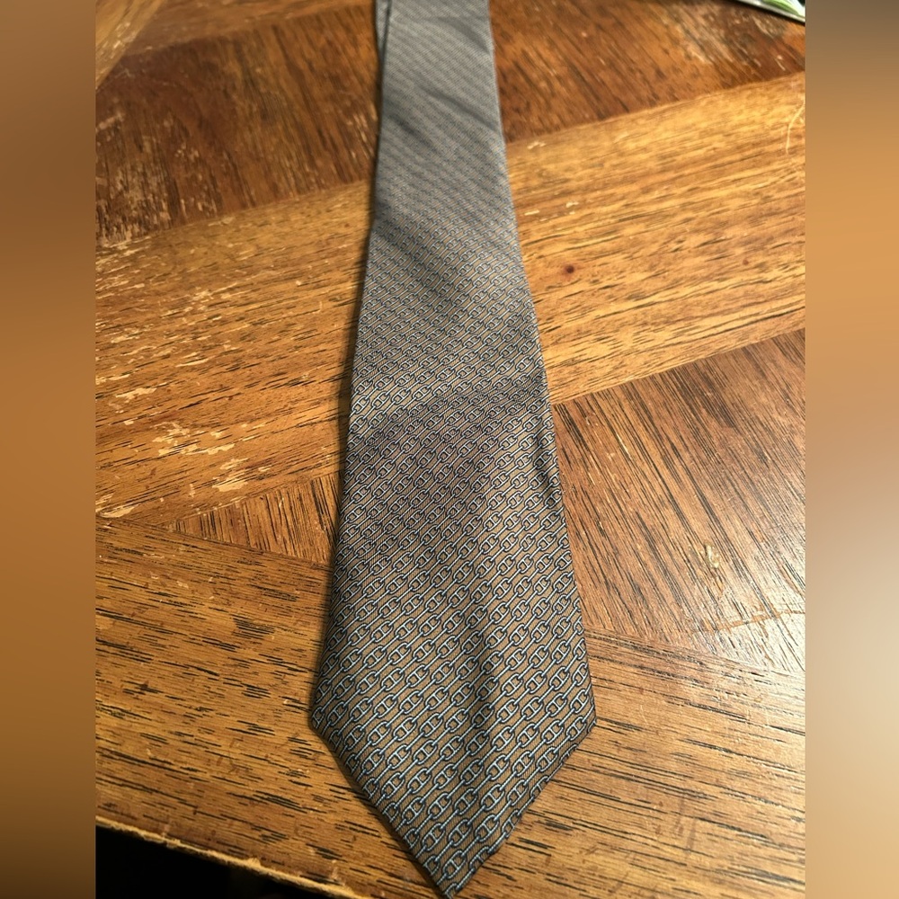 Vintage Hermes Paris Gold W/ Blue Chain Link 100% Silk Men’s Neck Tie